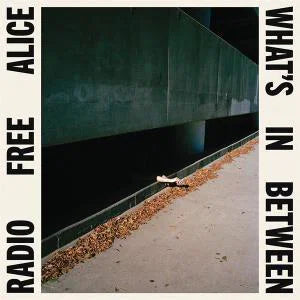 Radio Free Alice – What's In Between | LP vinile nero | Pre-order 30 ottobre 2026