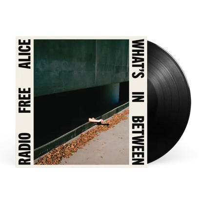 Radio Free Alice – What's In Between | LP vinile nero | Pre-order 30 ottobre 2026